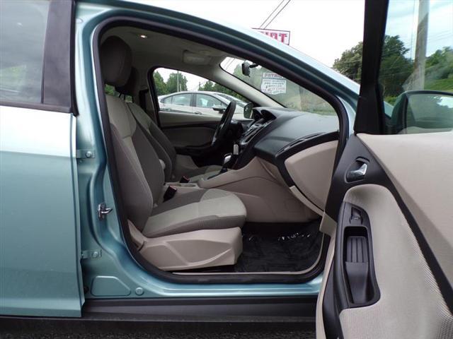 Photo of 2012 Green Ford Focus