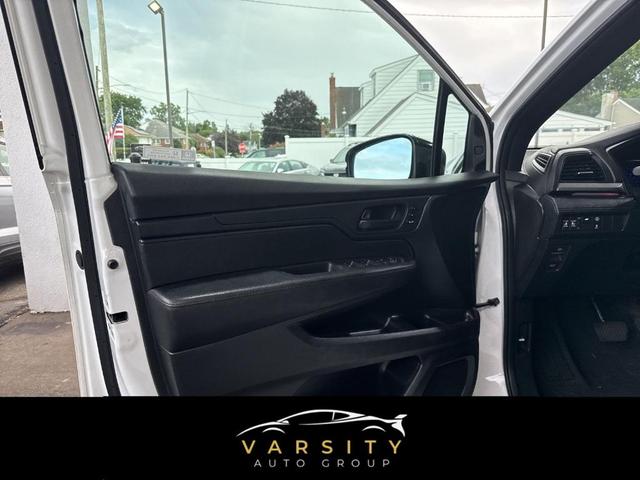 Photo of 2023 White Honda Odyssey