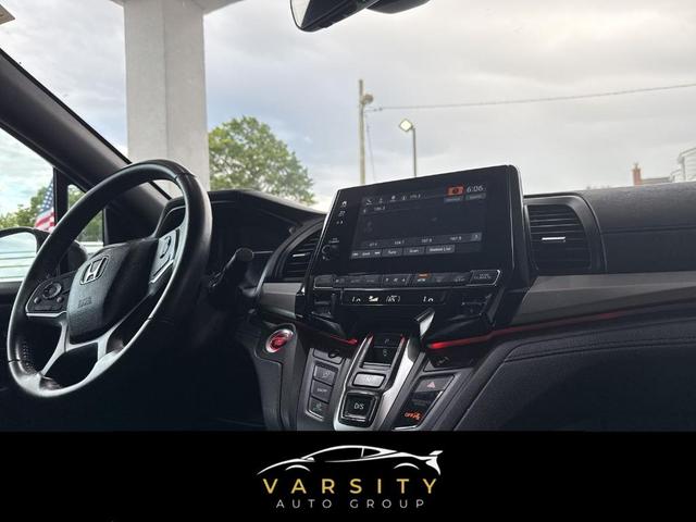 Photo of 2023 White Honda Odyssey