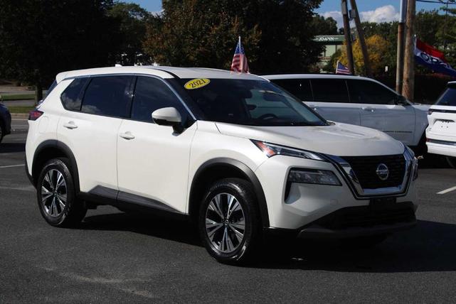 Photo of 2021 White Nissan Rogue