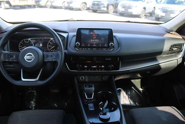 Photo of 2021 White Nissan Rogue