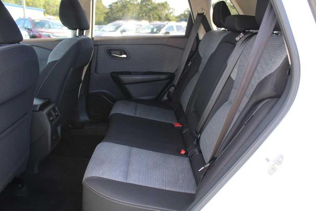 Photo of 2021 White Nissan Rogue
