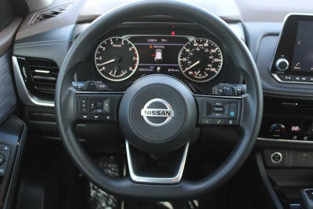 Photo of 2021 White Nissan Rogue