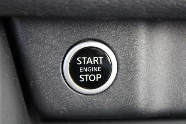 Photo of 2021 White Nissan Rogue