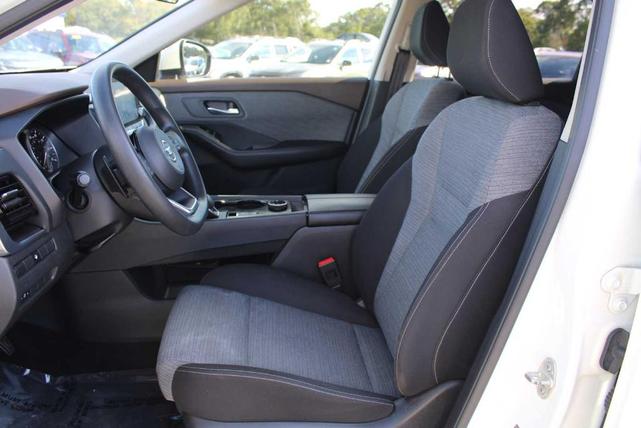 Photo of 2021 White Nissan Rogue