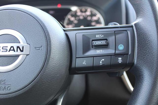 Photo of 2021 White Nissan Rogue