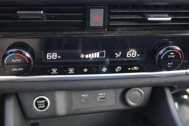 Photo of 2021 White Nissan Rogue