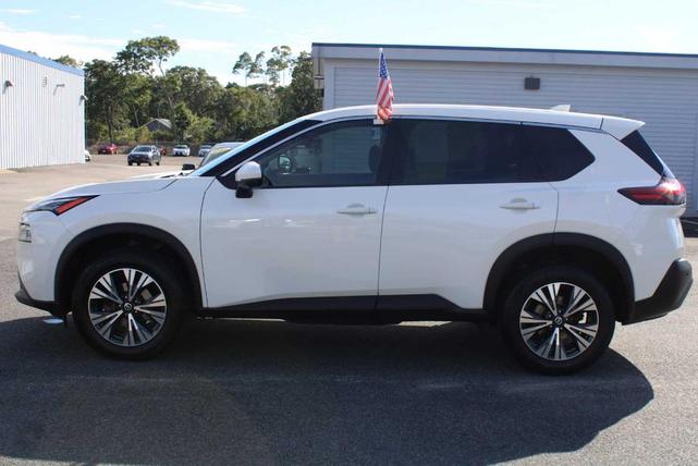 Photo of 2021 White Nissan Rogue