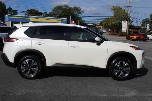 Photo of 2021 White Nissan Rogue
