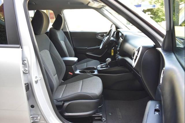 Photo of 2021 Sparkling Silver Kia Soul