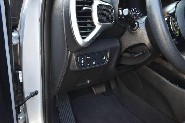 Photo of 2021 Sparkling Silver Kia Soul