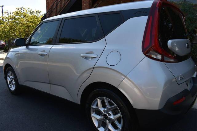 Photo of 2021 Sparkling Silver Kia Soul