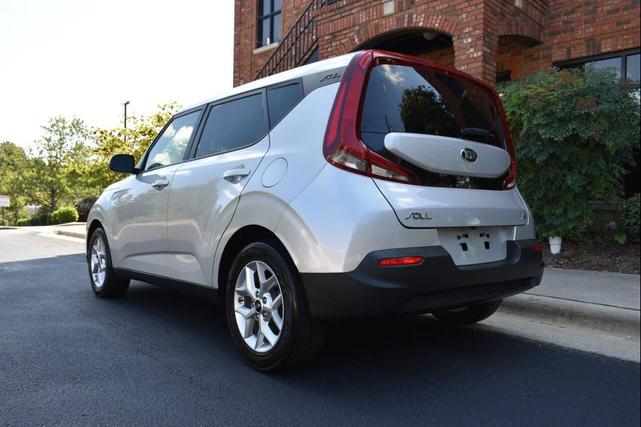 Photo of 2021 Sparkling Silver Kia Soul