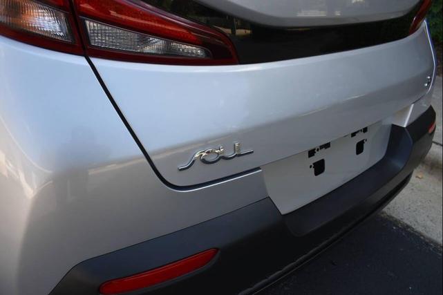 Photo of 2021 Sparkling Silver Kia Soul