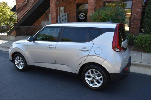 Photo of 2021 Sparkling Silver Kia Soul