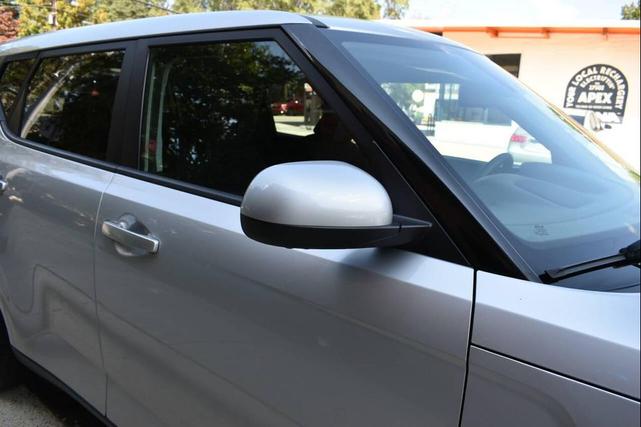 Photo of 2021 Sparkling Silver Kia Soul