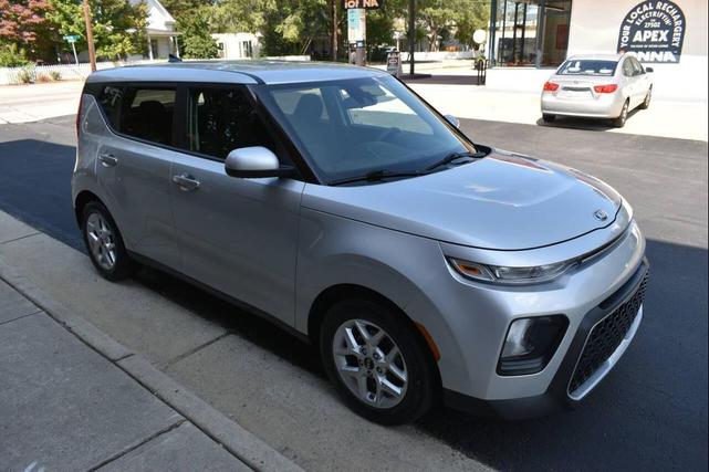 Photo of 2021 Sparkling Silver Kia Soul