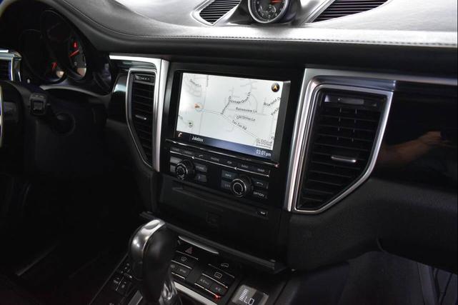 Photo of 2016 Black Porsche Macan