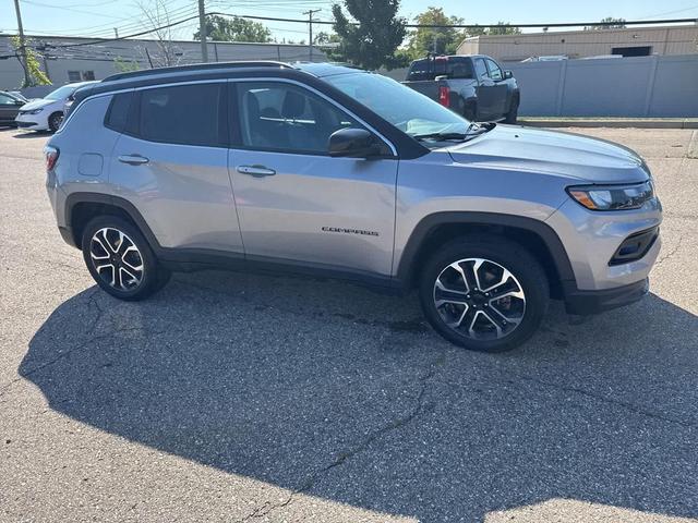 Photo of 2022 Billet Silver Metallic Clearcoat Jeep Compass