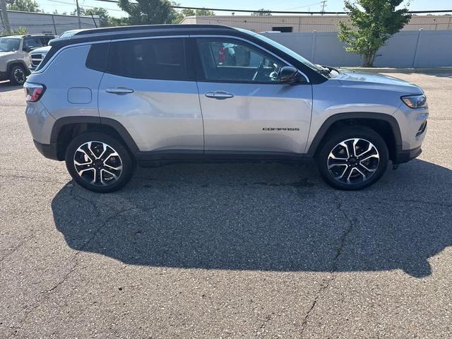Photo of 2022 Billet Silver Metallic Clearcoat Jeep Compass
