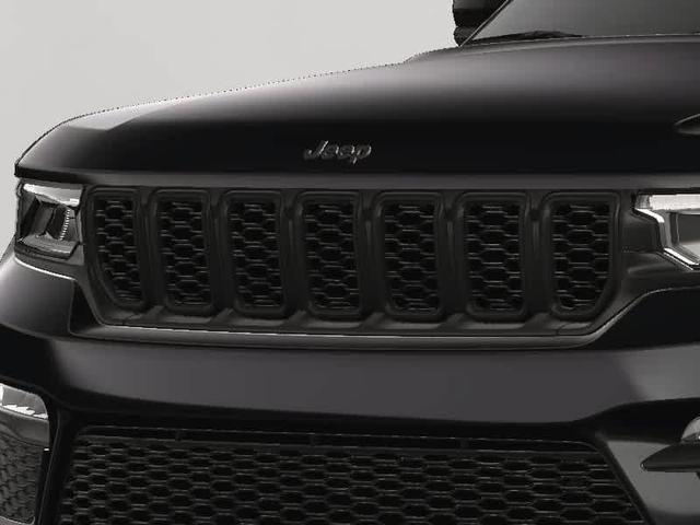 Photo of 2025 Diamond Black Crystal Pearlcoat Jeep Grand Cherokee