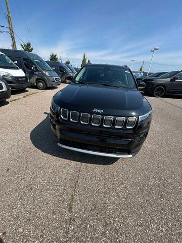 Photo of 2022 Diamond Black Crystal Pearlcoat Jeep Compass