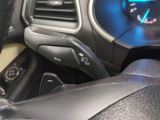 Photo of 2017 INGOT SILVER METALLIC Ford Edge