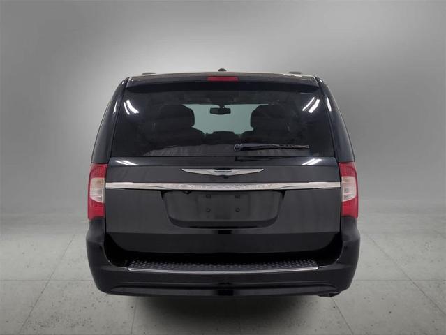 Photo of 2016 Brilliant Black Crystal Pearlcoat Chrysler Town & Country