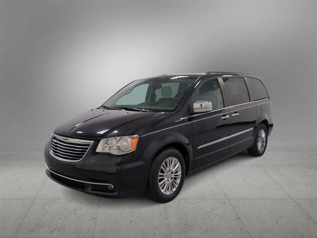 Photo of 2016 Brilliant Black Crystal Pearlcoat Chrysler Town & Country