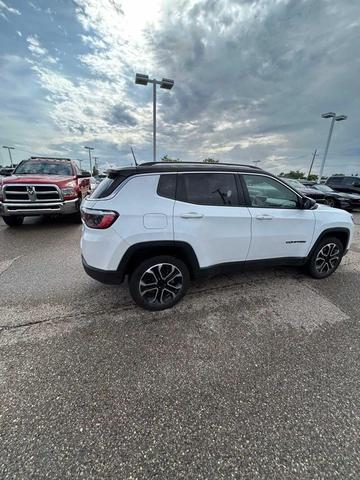 Photo of 2022 Bright White Clearcoat Jeep Compass