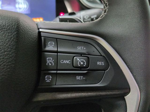 Photo of 2023 Diamond Black Crystal Pearlcoat Jeep Grand Cherokee