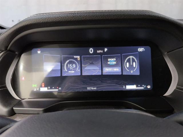 Photo of 2023 Diamond Black Crystal Pearlcoat Jeep Grand Cherokee
