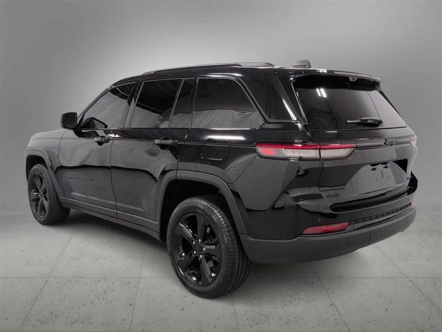 Photo of 2023 Diamond Black Crystal Pearlcoat Jeep Grand Cherokee