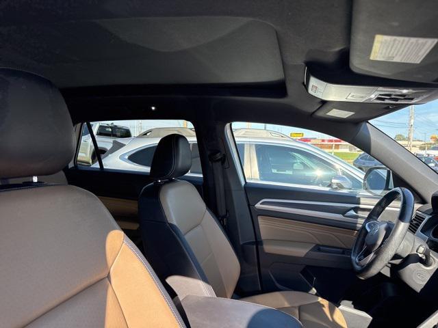 Photo of 2021 Pure White Volkswagen Atlas Cross Sport