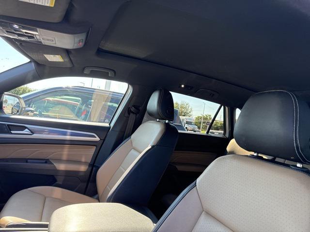 Photo of 2021 Pure White Volkswagen Atlas Cross Sport