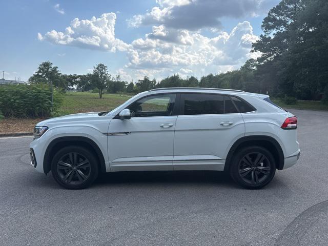 Photo of 2021 Pure White Volkswagen Atlas Cross Sport