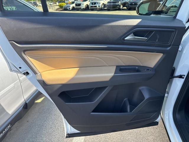 Photo of 2021 Pure White Volkswagen Atlas Cross Sport