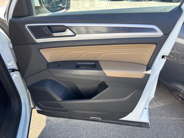Photo of 2021 Pure White Volkswagen Atlas Cross Sport