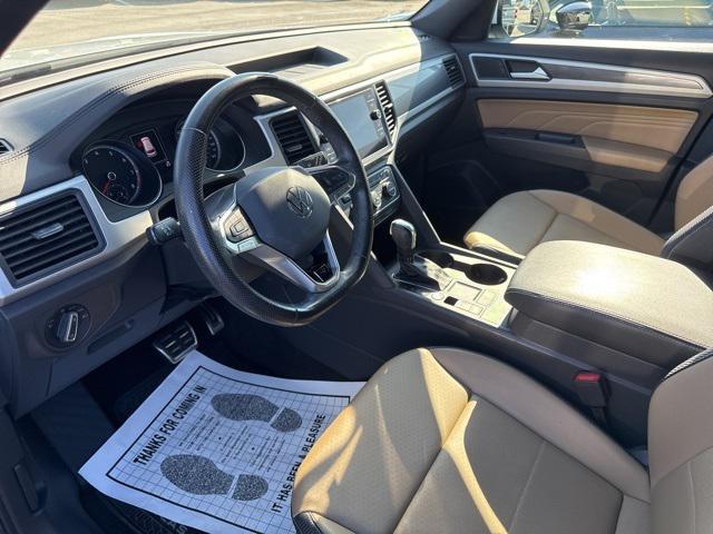 Photo of 2021 Pure White Volkswagen Atlas Cross Sport