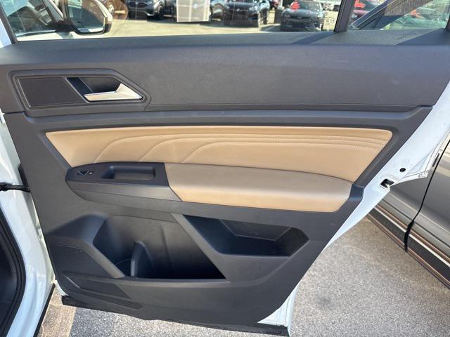 Photo of 2021 Pure White Volkswagen Atlas Cross Sport