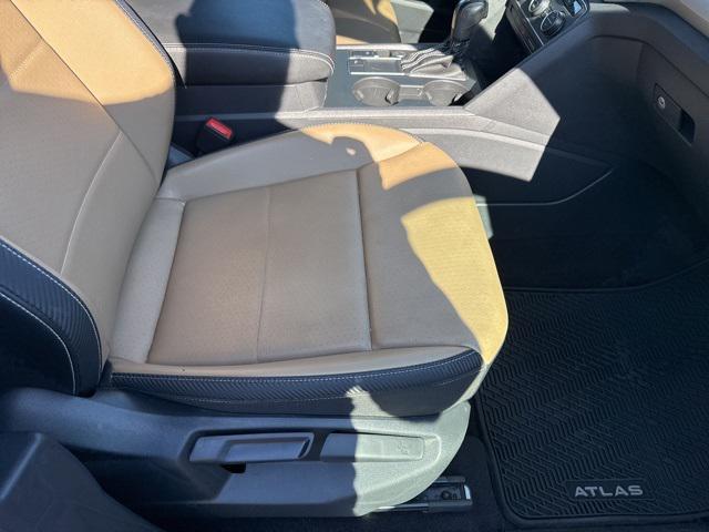 Photo of 2021 Pure White Volkswagen Atlas Cross Sport