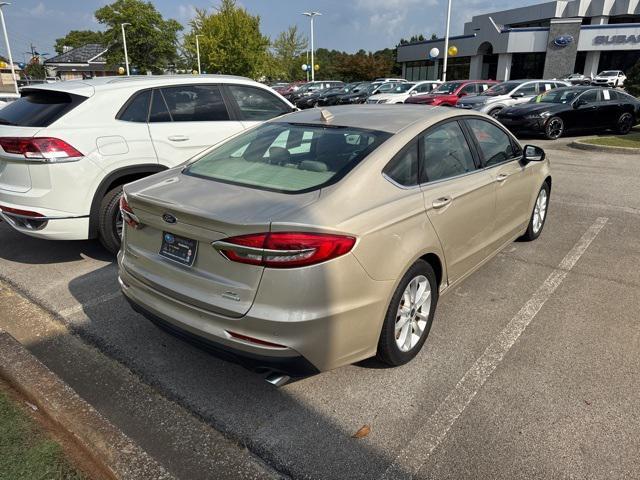 Photo of 2019 White Gold Ford Fusion