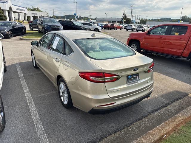 Photo of 2019 White Gold Ford Fusion