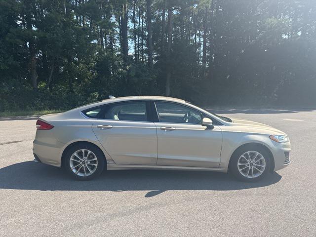 Photo of 2019 White Gold Ford Fusion