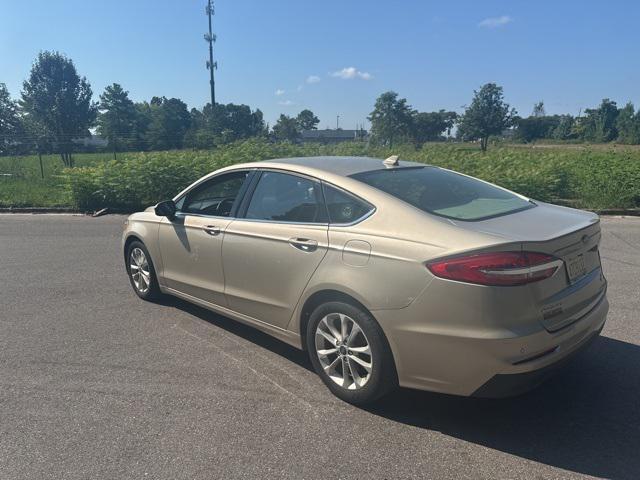 Photo of 2019 White Gold Ford Fusion
