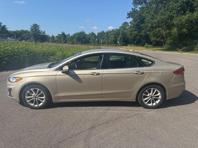 Photo of 2019 White Gold Ford Fusion