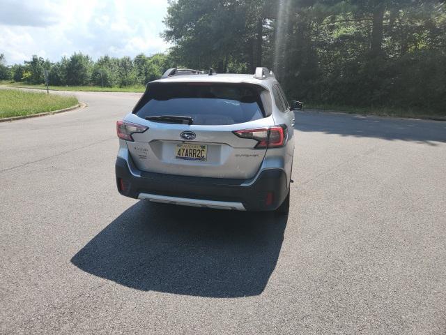 Photo of 2022 Ice Silver Metallic Subaru Outback