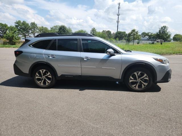 Photo of 2022 Ice Silver Metallic Subaru Outback