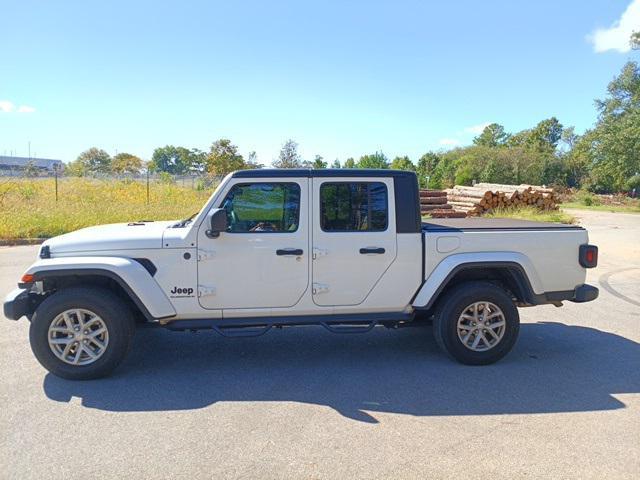 Photo of 2023 Bright White Clearcoat Jeep Gladiator