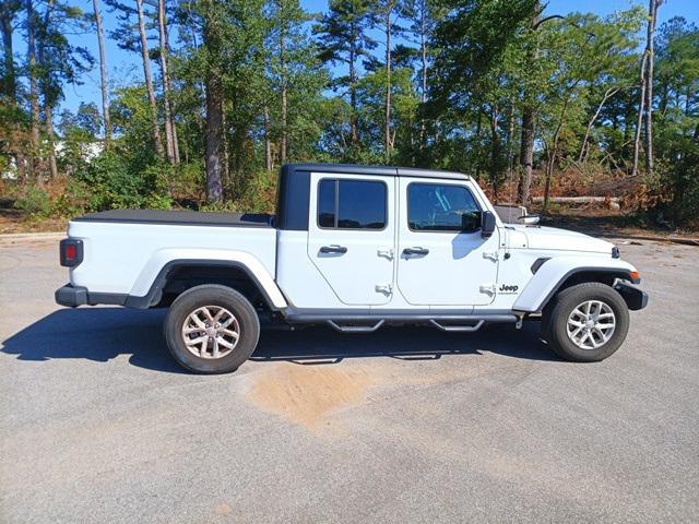 Photo of 2023 Bright White Clearcoat Jeep Gladiator